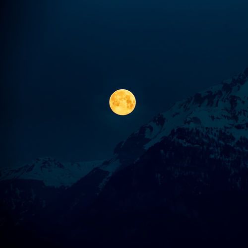 A Guide to Full Moon Meditation: What, Why & How? | NaturalTherapyPages ...
